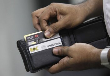 Қытайда адамның жүзін танитын төлем картасы жасалды