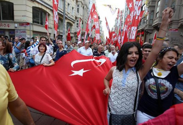 Түріктер неге көтерілді?