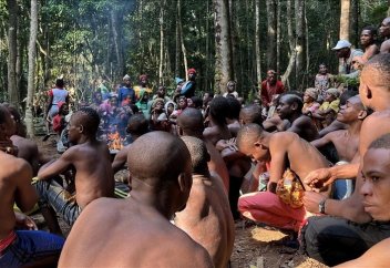 Anadolu: Пигмеи Бака на протяжении веков верны традиции обтачивания зубов