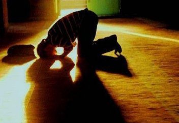 Нуждается ли Всевышний Аллах в наших поклонениях? Почему Всевышний требует от нас совершения поклонения и предупреждает о наказании тех, кто отказывается от совершения поклонения?