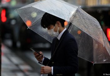 Көшеде смартфонды қолдануға тыйым салатын заң қабылданды