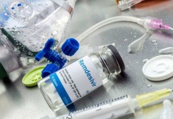 Коронавирусты емдей алатын жалғыз дәрі аталды. Антибиотик науқастың иммунитетін одан әрі төмендетеді – дәрігер