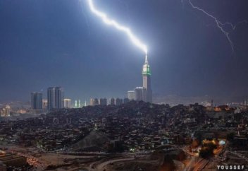 Разные: Страшно, но красиво: на Мекку обрушились гром и ливень (ВИДЕО)