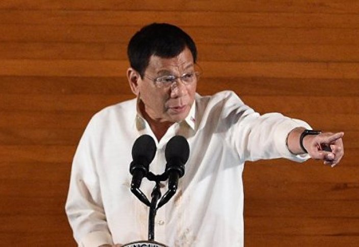 Президент Филиппин приказал стрелять в нарушителей порядка во время карантина