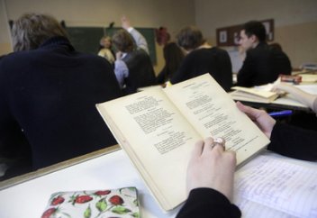 Разное: Дерусификацию школ в Латвии признали законной