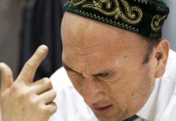 Разное: Год свиньи обернулся для мусульман Китая трапезой с рвотными позывами