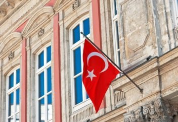 Түркия елдегі француз мектептерінің қызметін шектеді