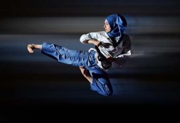Золотая медалистка по тхэквондо не собирается снимать хиджаб (фото)