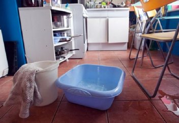 Советы юриста: затопили квартиру соседи, как получить компенсацию?