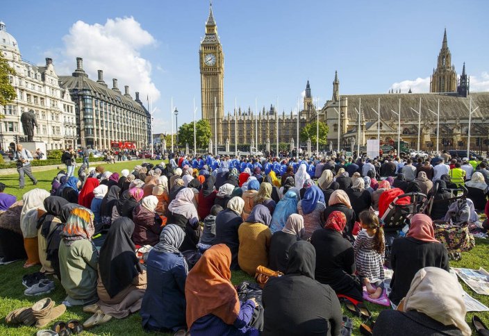 Әлеуметтанушылар британдықтардың исламға көптеп өтуінің негізгі себептерін атады