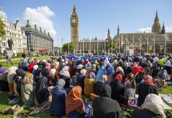 Әлеуметтанушылар британдықтардың исламға көптеп өтуінің негізгі себептерін атады