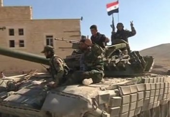 «Жанкешті машина» мен танк айқасы таспаға тартылып қалды (видео)