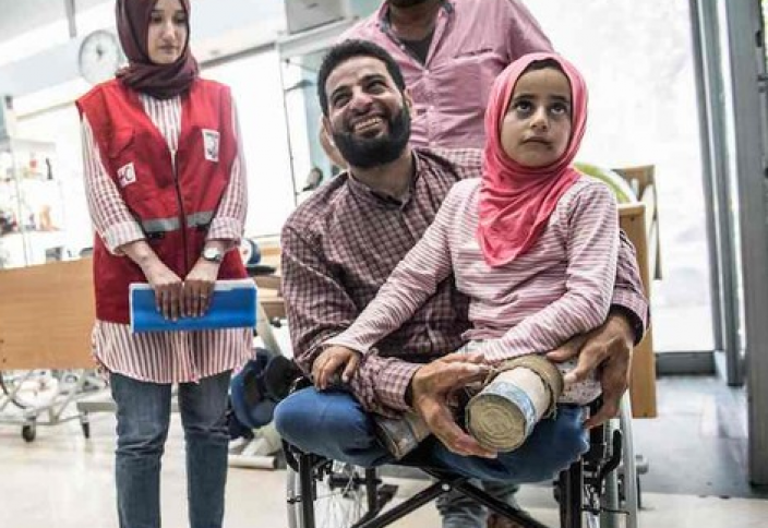 С сирийской девочкой, родившейся без ног, случилось чудо