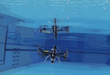 Ұшуымен қатар суда да жүзе алатын дрон жасалды (видео)