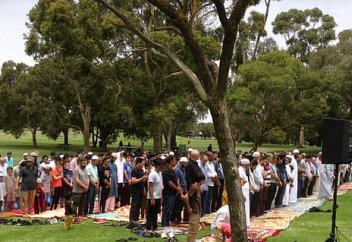 Христиандар да намазға жығылуға мәжбүр болды (видео)