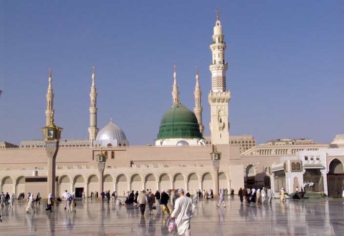 Пятничные проповеди в мечети Пророка услышат на шести языках