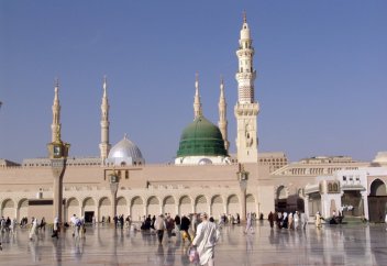 Пятничные проповеди в мечети Пророка услышат на шести языках