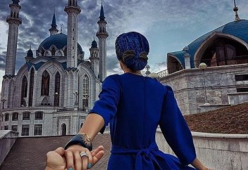 Известный фотограф продолжил серию «Следуй за мной» на фоне Кул Шарифа