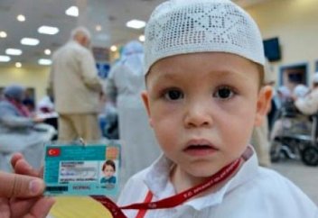 Әлемдегі ең кішкентай қажы қасиетті сапарға аттанды