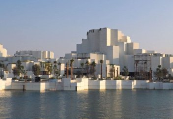 В Абу-Даби одновременно распахнули двери два новых грандиозных музея