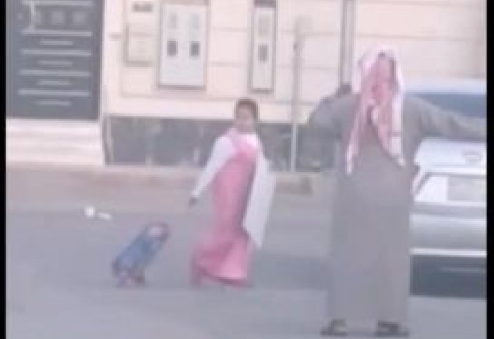 Награда от министра для престарелого охранника за заботу о детях (видео)