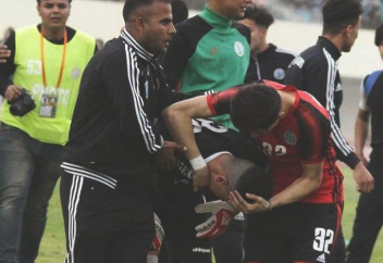 Мұсылман футбол қақпашысы өзінің сабырымен, асқан табандылығымен тәнті етті. Қалай? (фото+видео)