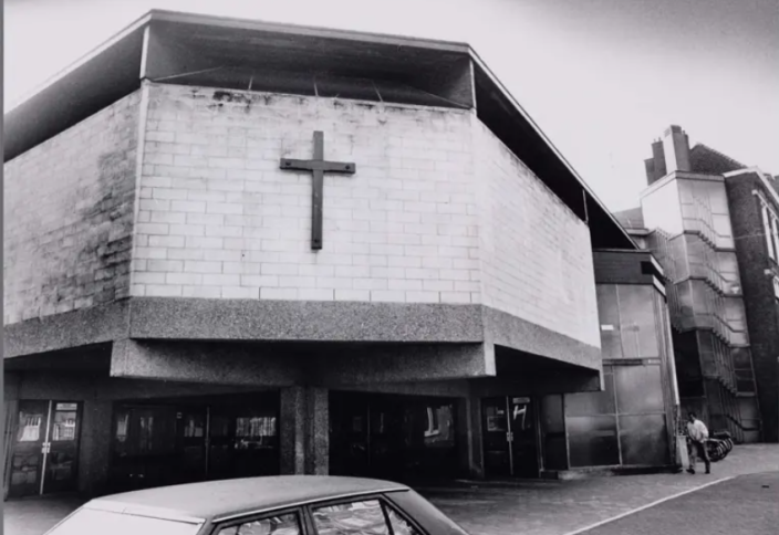 Первая марокканская мечеть Амстердама началась в подвале церкви