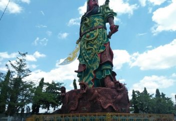 Монструозный идол в мусульманской стране принял неожиданное обличье (фото)