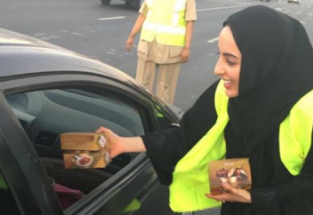 Министр ауызашарға арналған асты өз қолымен таратты