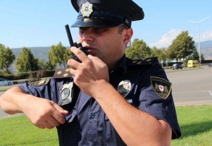 Грузин полицейі қалай жұмыс істейді (фото+видео)