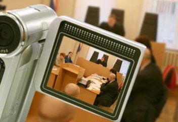 Журналистерге соттың ашық отырысына смартфондар мен планшеттер алып кіруге рұқсат етіледі