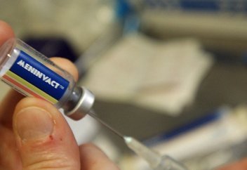 Қажылыққа баратындар міндетті түрде менингококк инфекциясына қарсы вакцинациядан өтуі қажет