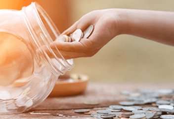 Әйел адам өз табысынан отбасына жұмсап тұрса, сауабы бар ма?