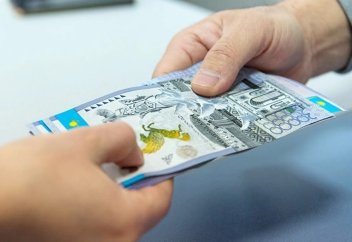 Зекет ақшасын екі айға бөліп берсе бола ма?