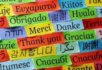 Төл сөз үшін де, кірме сөз үшін де бірыңғай емле жасалу керек. Тіл үйренушілерге ескертпе...