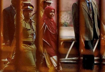 Мусульманка воссоединилась с мужем после череды судов