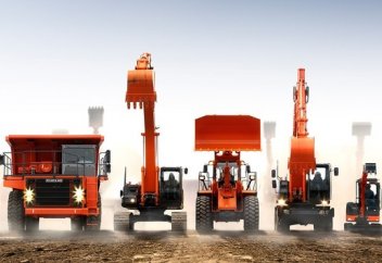 Ауыр құрылыс техникалары «шайқасты» (ВИДЕО)