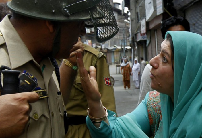 Полицейские применили шокирующие «воспитательные» меры к мусульманину