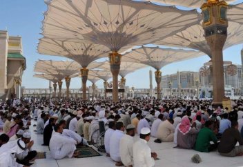 Пайғамбар мешітіндегі жұма уағызы алты тілге аударылады