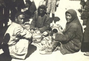 "Той жасамаған, жолаушы кіргізбеген". Қазақтар жұқпалы аурудан қалай қорғанған?