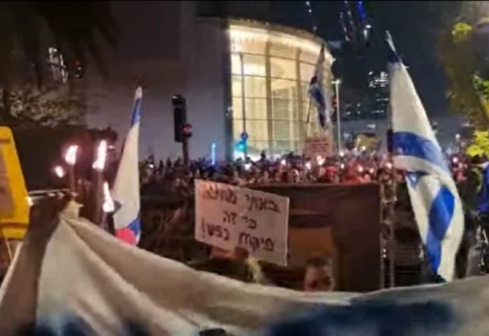 В Тель-Авиве демонстрация переросла в факельное шествие (видео)