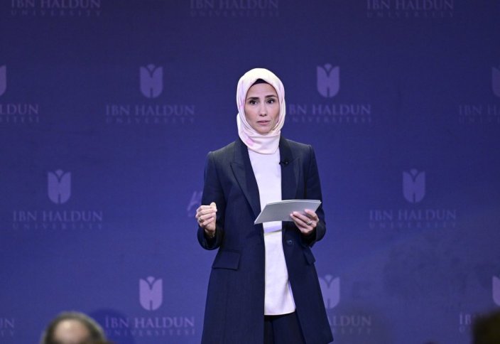 Турецкая правозащитница привлекла внимание к дискриминации женщин в хиджабе