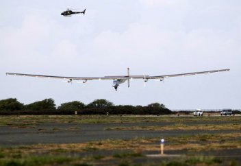 Күн батареясымен ұшатын ұшақ ұшу ұзақтығы бойынша рекорд орнатты