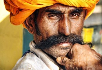 Үндістанда 24 жыл жұмысқа келмеген шенеунік қызметінен қуылды