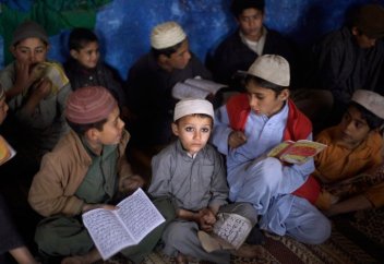 Мектеп оқушыларын қарумен қорғайтын болды