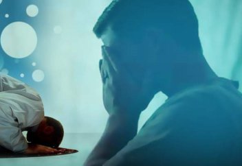 Мүртәдд болған адам, қайта тәубеге келсе, сол аралықта оқылмаған намаздарының қазасы өтеле ме?