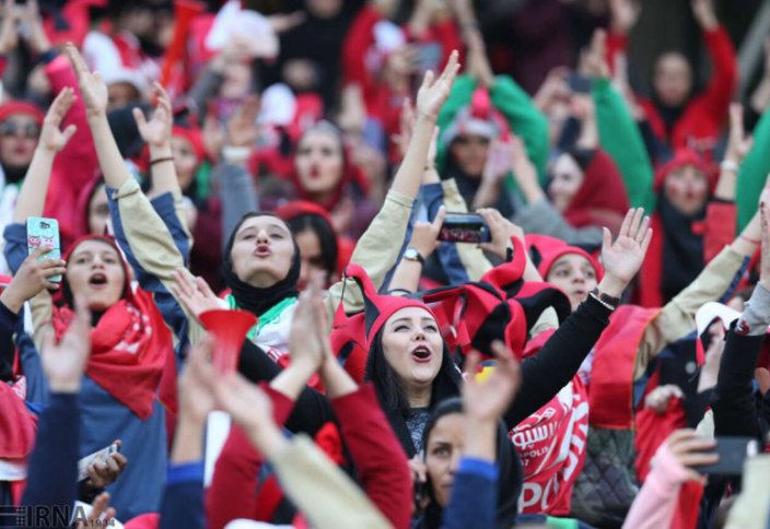 Разное: В Иране разрешили присутствие женщин-болельщиц на стадионах