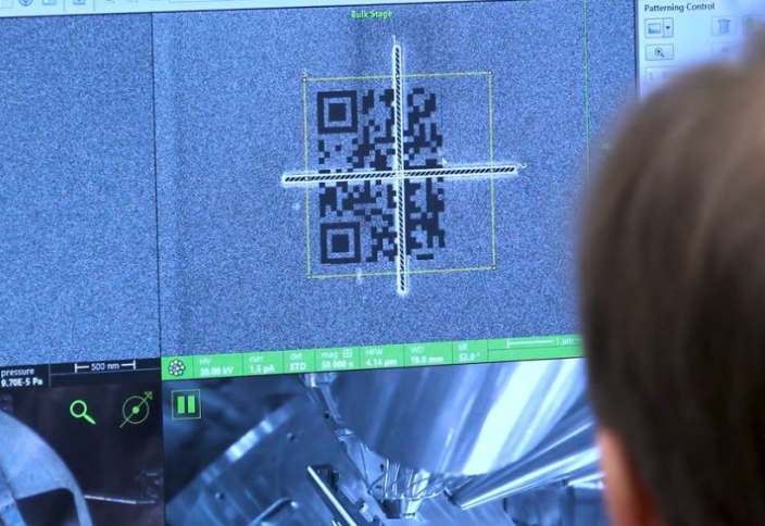 Тек микроскоппен көрінетін бактериядан да кіші QR-код жасалды