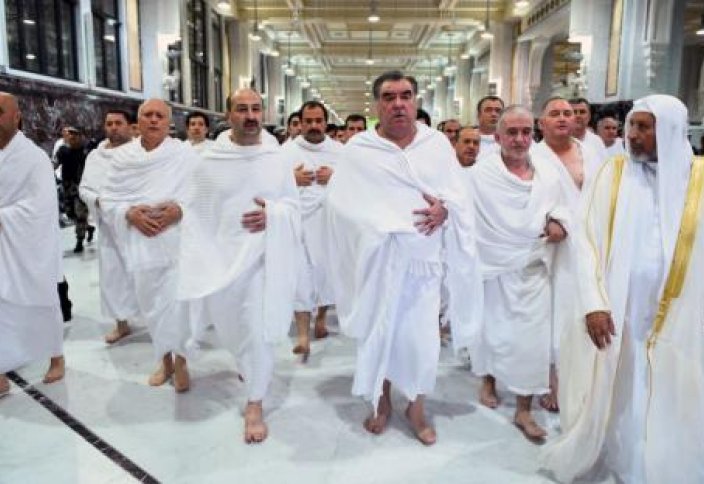 Президент Таджикистана совершил малый хадж