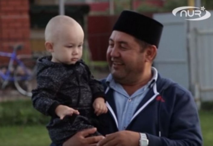 Многодетный отец отправляется в хадж (Видео)